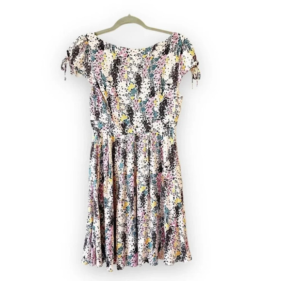Free People Dresses & Skirts - Free People Miss Right Cutout Skater Dress Size XS‎ Ditzy Floral Pockets